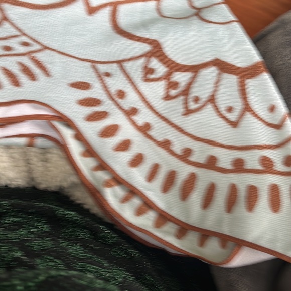 COPY - ViX Paula Hermanny Lotus Towel. New! 100% Polyester. Never used! - Picture 3 of 5